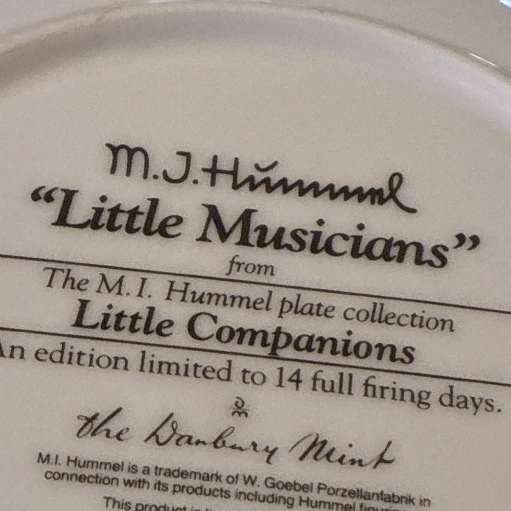 M. J. Hummel Little Companions "Little Musicians" Decorative Plate 1992‎ - Picture 9 of 10